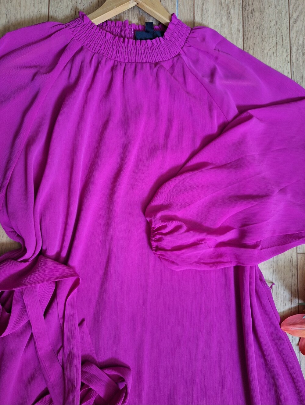 Vici Intense fuchsia midi dress, crafted from pleated fabric - Picture 6 of 9